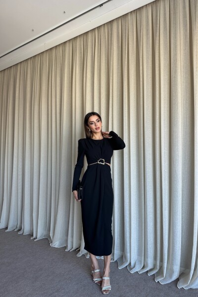 Beli Kesik Toka Detaylı Vatkalı Yırtmaçlı Elbise - Siyah - MAT Collection