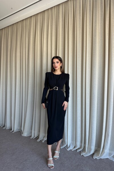 Beli Kesik Toka Detaylı Vatkalı Yırtmaçlı Elbise - Siyah - 4