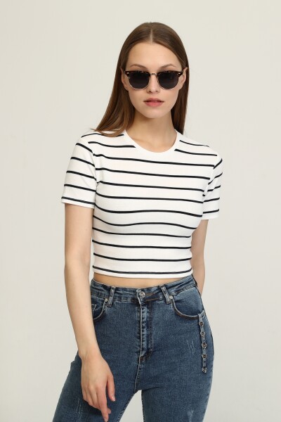 Bisiklet Yaka Basic Crop T-shirt - Ekru - MAT Collection