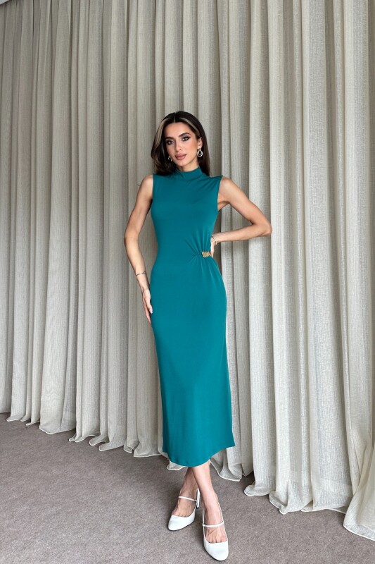 Boğazlı Yanı Büzgülü Toka Detaylı Elbise - Zümrüt - 1