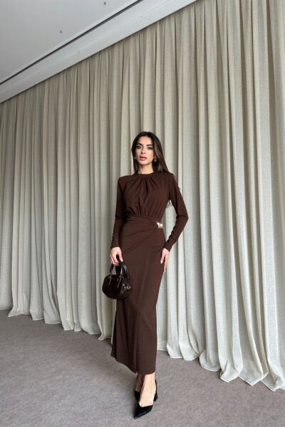 Büzgülü Toka Detaylı Kruvaze Kapamalı Uzun Elbise - Kahve - 2