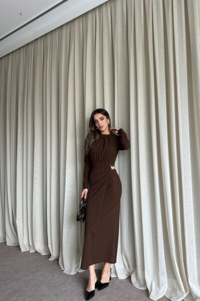 Büzgülü Toka Detaylı Kruvaze Kapamalı Uzun Elbise - Kahve - 3