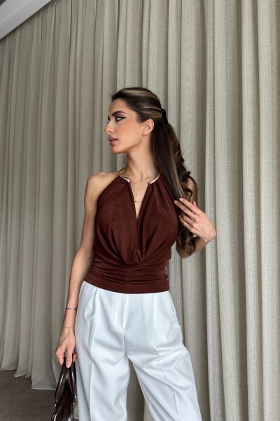 Degaje Yaka Toka Detaylı Bluz - Kahve - 2