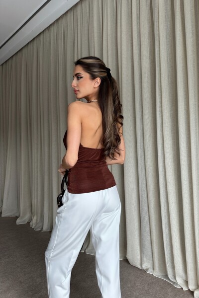 Degaje Yaka Toka Detaylı Bluz - Kahve - 4