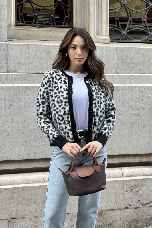 Düğmeli Leopar Desenli Triko Hırka - Beyaz - 1