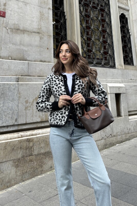 Düğmeli Leopar Desenli Triko Hırka - Beyaz - 2