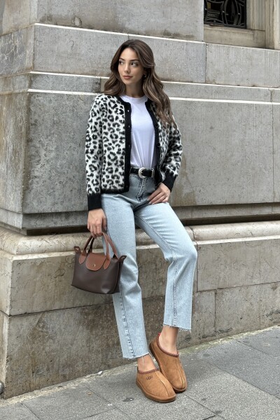 Düğmeli Leopar Desenli Triko Hırka - Beyaz - 3