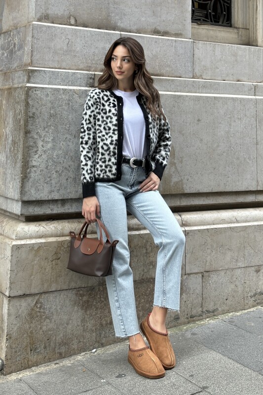 Düğmeli Leopar Desenli Triko Hırka - Beyaz - 3