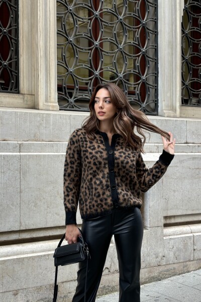 Düğmeli Leopar Desenli Triko Hırka - Kahverengi - 2