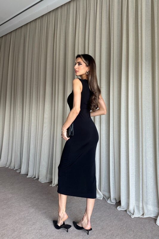 Kare Yaka Yanı Büzgülü Yırtmaçlı Elbise - Siyah - 4