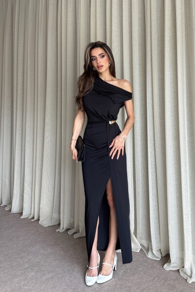 Kayık Yaka Beli Tokalı Yırtmaçlı Uzun Elbise - Siyah - 3