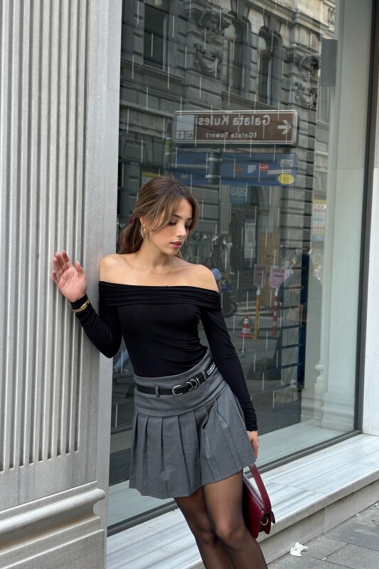 Madonna Yaka Yanı Büzgülü Bluz - Siyah - 2