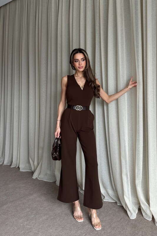 V yaka Önü Aksesuar Detaylı Kemerli Tulum - Kahve - 2