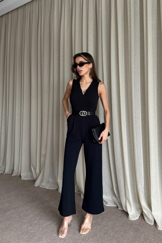 V yaka Önü Aksesuar Detaylı Kemerli Tulum - Siyah - 1