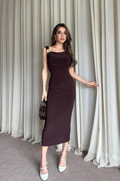 Yanları Büzgülü Omuz Toka Detaylı Uzun Elbise - Kahve - MAT Collection